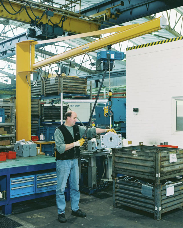 Sloupový otočný jeřáb s elektrickým řetězovým kladkostrojem