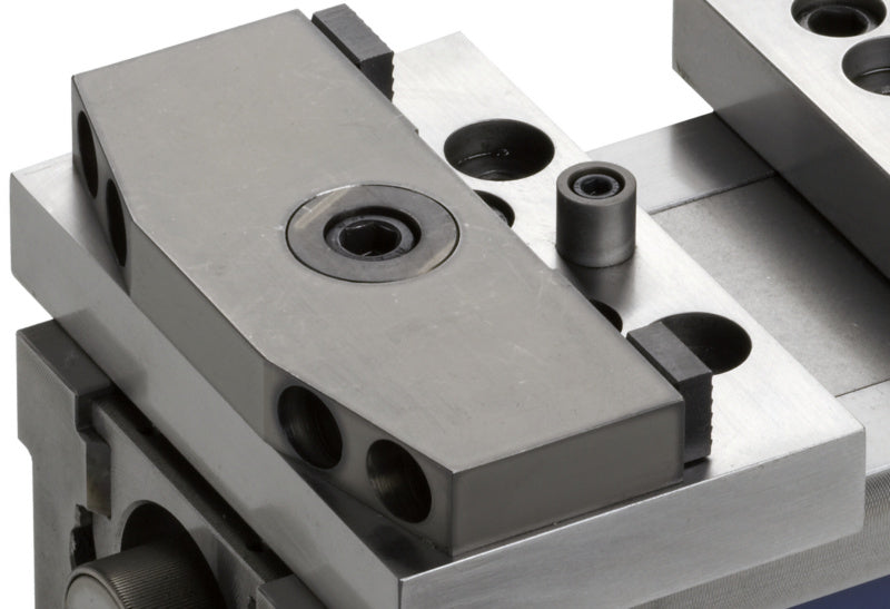 Výkyvná čelist s upínacími vložkami