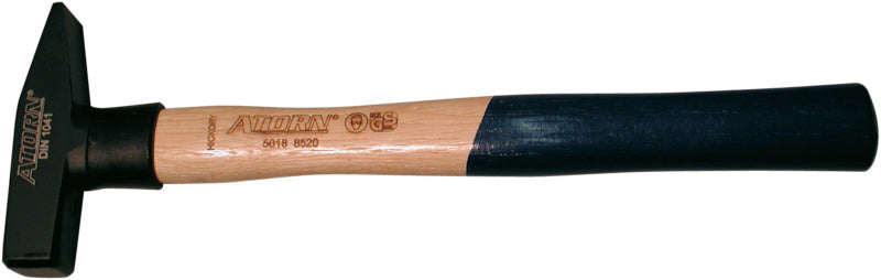 Zámečnické kladivo s ořechovou násadou, a ochranným pouzdrem násady