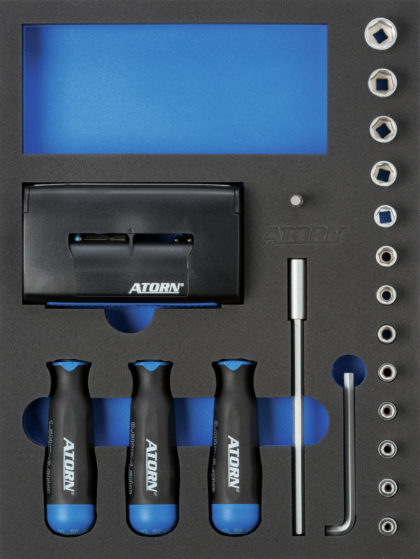 Vložka z tvrdé pěny s nářadím, momentový šroubovák, krabička s bity