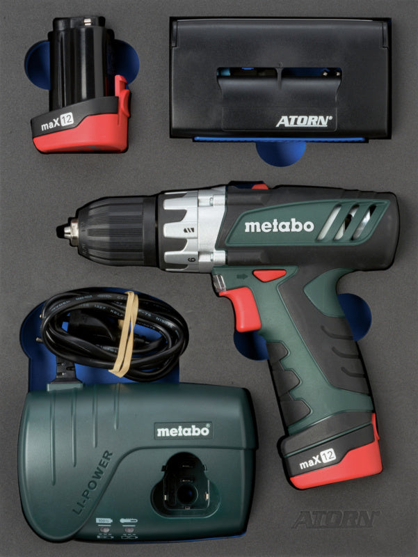 Vložka z tvrdé pěny s nářadím, akumulátorová vrtačka a příslušenství