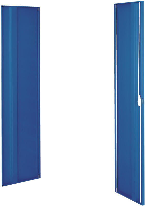 Skříň se štěrbinovými panely s plnými plechovými dveřmi