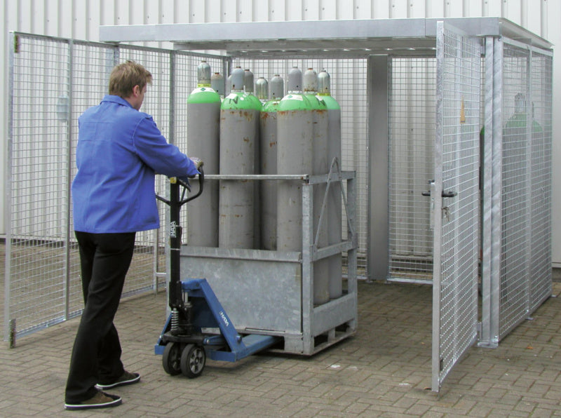 Úložiště na plynové láhve se střechou, s dvoukřídlými dveřmi