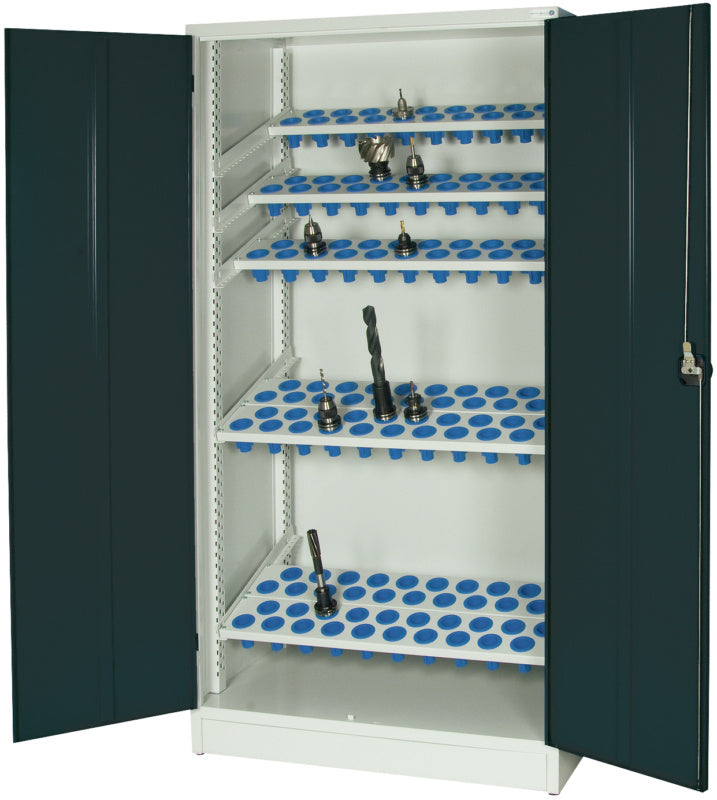 skříně s křídlovými dvířky vybavené plastovými vložkami