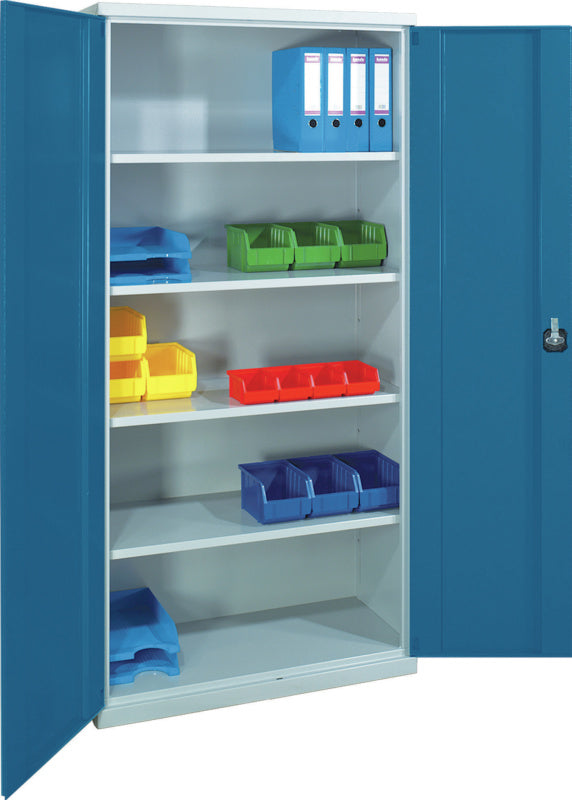 Skříň s dvoukřídlými plnými plechovými dveřmi, výška 1950 mm