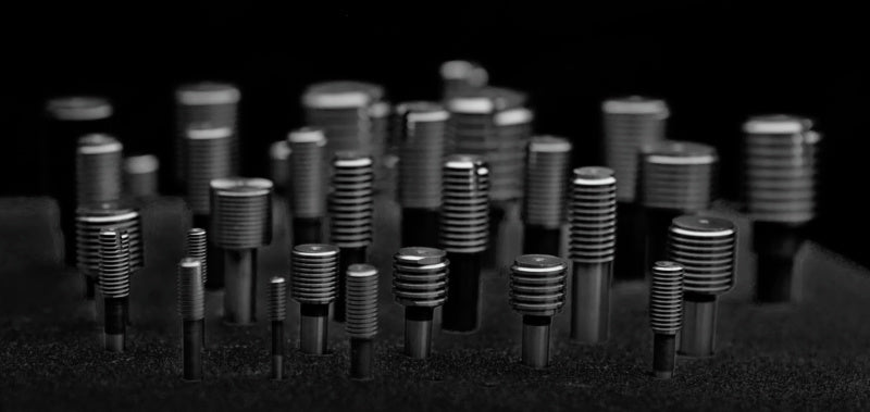 Metrická závitová vložka se zmetkovou stranou